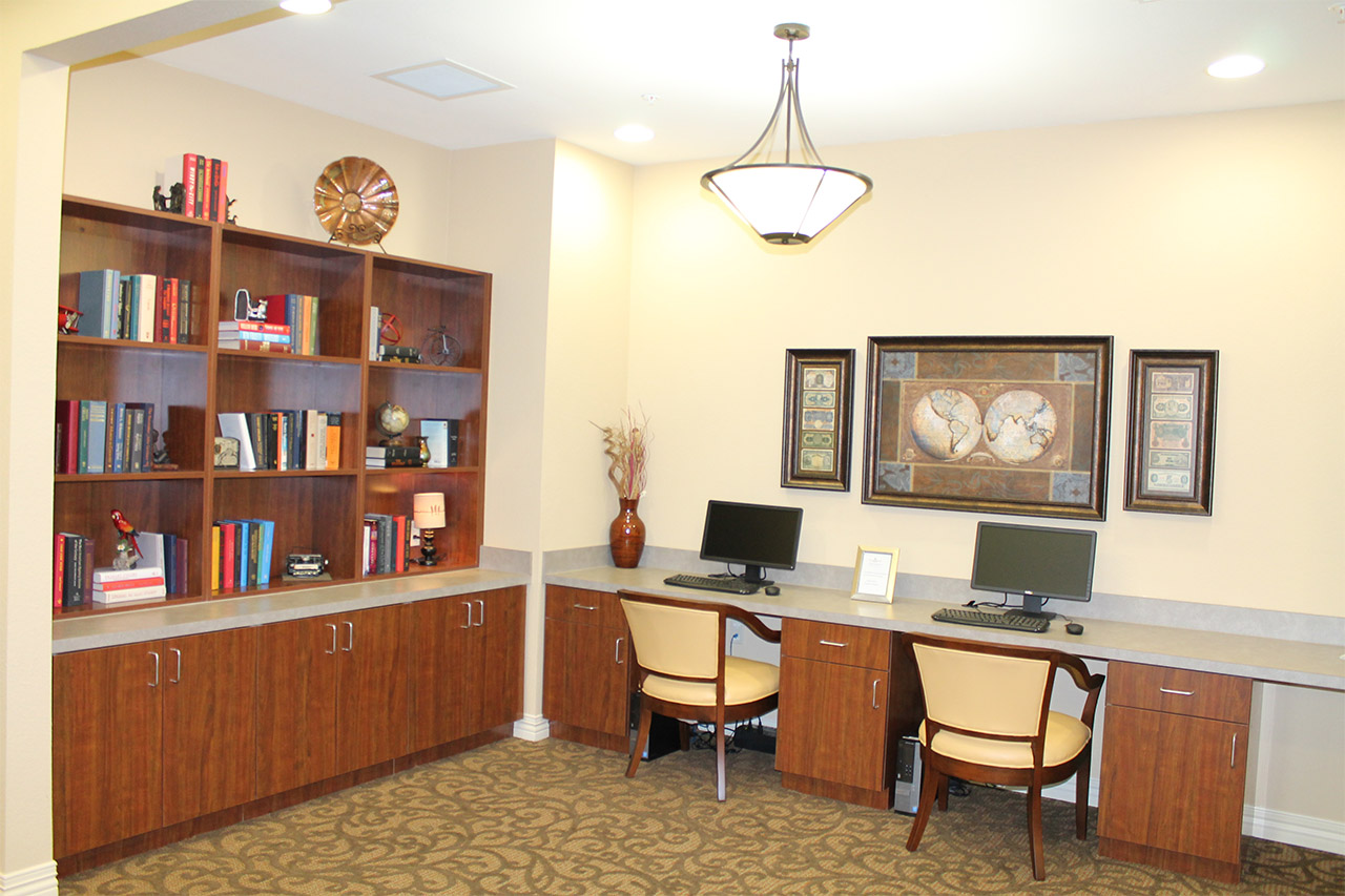 Library with computer access at Treviso nursing home